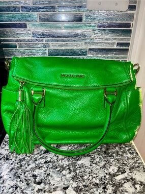 Limited edition Michael Kors Kelly Green leather selma handbag with tassel zip!